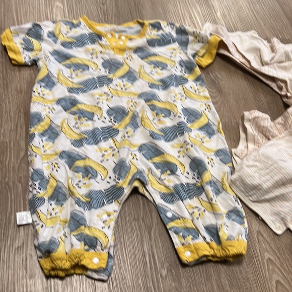 13 pairs of pajamas - Picture 2 of 11